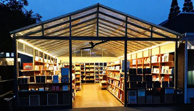 批发零售一体化：品牌建设的两种策略与选择